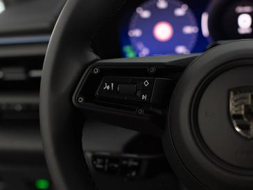 Porsche Macan Electrique Turbo — photo 17