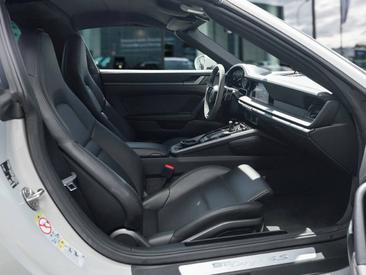 Porsche 992 I Targa 4S — photo 21