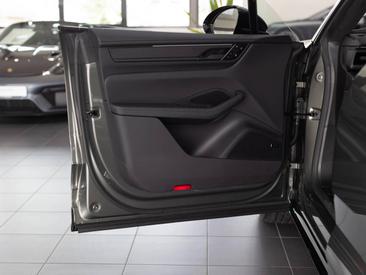 Porsche Macan Electrique Turbo — photo 19