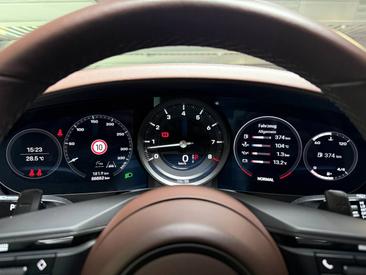 Porsche 992 I Targa 4S — photo 20