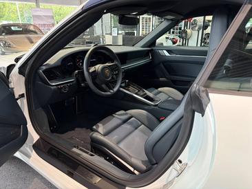 Porsche 992 I Carrera 4 GTS Cabriolet — photo 18