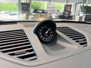 Porsche 992 I Carrera 4 GTS Cabriolet — photo 34