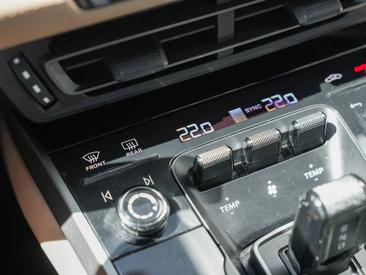 Porsche 992 I Carrera Cabriolet — photo 25