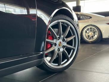 Porsche 911 Carrera 4S — photo 9