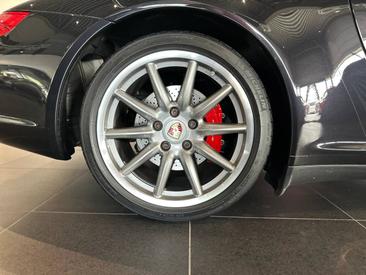 Porsche 911 Carrera 4S — photo 16