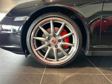 Porsche 911 Carrera 4S — photo 18