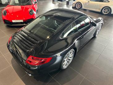 Porsche 911 Carrera 4S — photo 23