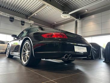 Porsche 911 Carrera 4S — photo 24
