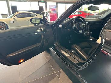 Porsche 911 Carrera 4S — photo 29