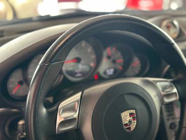 Porsche 911 Carrera 4S — photo 31