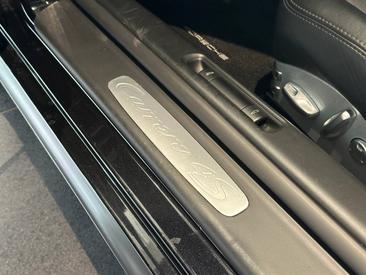 Porsche 911 Carrera 4S — photo 33