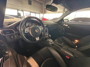 Porsche 911 Carrera 4S — photo 38