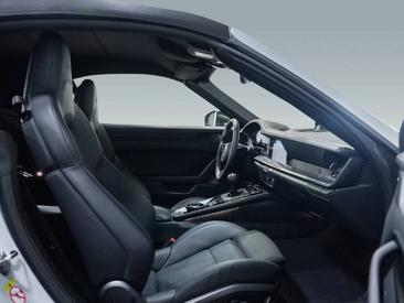 Porsche 992 II Carrera T Cabriolet — photo 32