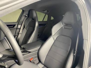 Porsche Panamera III 4 — photo 12