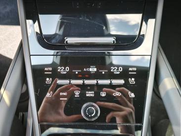 Porsche Cayenne III E-Hybrid Coupé Black Edition — photo 21