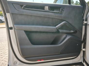 Porsche Cayenne III E-Hybrid Coupé Black Edition — photo 22