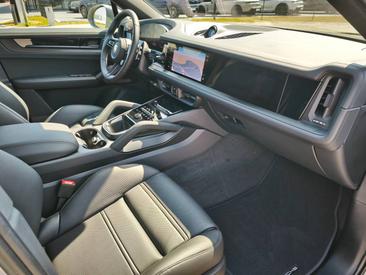 Porsche Cayenne III E-Hybrid Coupé Black Edition — photo 24
