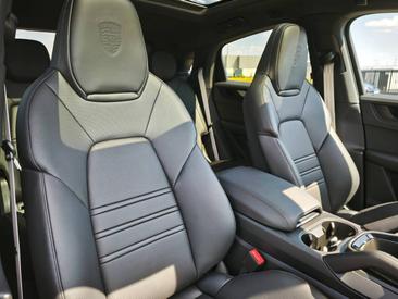 Porsche Cayenne III E-Hybrid Coupé Black Edition — photo 25