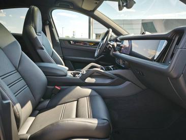 Porsche Cayenne III E-Hybrid Coupé Black Edition — photo 26