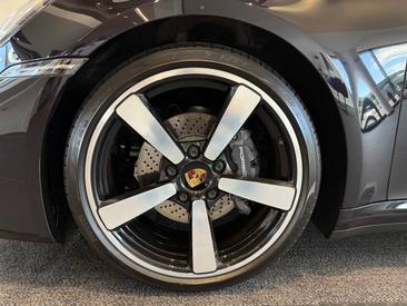 Porsche 992 I Carrera Cabriolet — photo 11