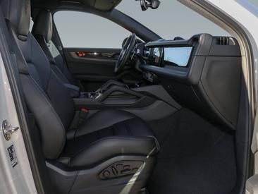 Porsche Cayenne III E-Hybrid Coupé Black Edition — photo 13
