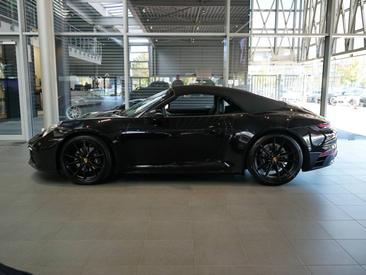 Porsche 992 I Carrera Cabriolet — photo 2
