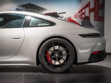 Porsche 992 II Carrera 4 GTS — photo 7