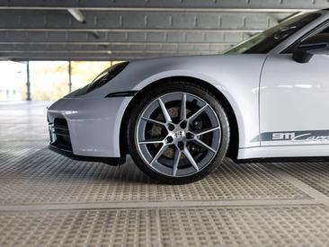 Porsche 992 II Carrera T Cabriolet — photo 4