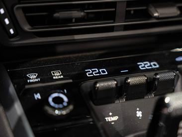Porsche 992 I Turbo S Cabriolet — photo 34