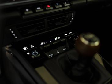 Porsche 992 II Carrera T Cabriolet — photo 27