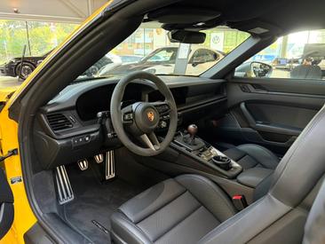 Porsche 992 II Carrera T Cabriolet — photo 18