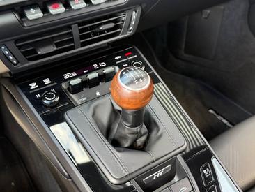 Porsche 992 II Carrera T Cabriolet — photo 27