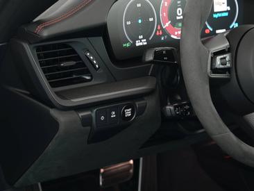 Porsche 992 II Carrera 4 GTS Cabriolet — photo 15