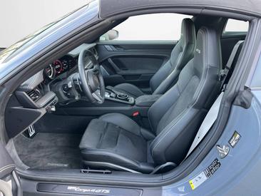 Porsche 992 I Targa 4 GTS — photo 9