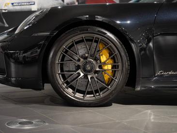 Porsche 992 II Turbo S Cabriolet — photo 10