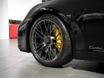 Porsche 992 II Turbo S Cabriolet — photo 11