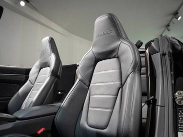 Porsche 992 II Turbo S Cabriolet — photo 15