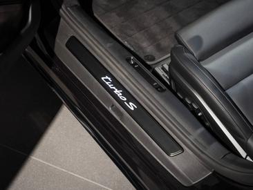 Porsche 992 II Turbo S Cabriolet — photo 18