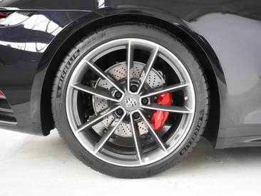 Porsche 992 I Targa 4S — photo 13