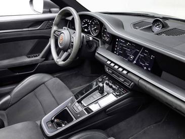 Porsche 992 I Carrera GTS Cabriolet — photo 17