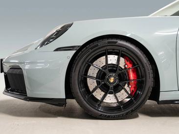 Porsche 992 II Carrera GTS Cabriolet — photo 12