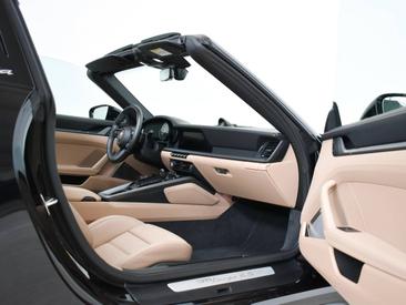 Porsche 992 I Targa 4S — photo 20
