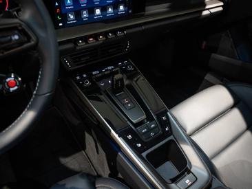 Porsche 992 II Turbo S Cabriolet — photo 32