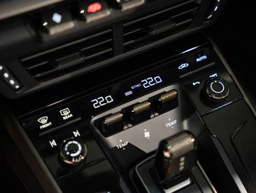 Porsche 992 II Turbo S Cabriolet — photo 34