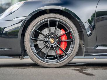Porsche 992 I Targa 4S — photo 12