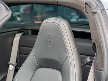 Porsche 992 I Targa 4S — photo 16