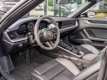 Porsche 992 I Targa 4S — photo 17