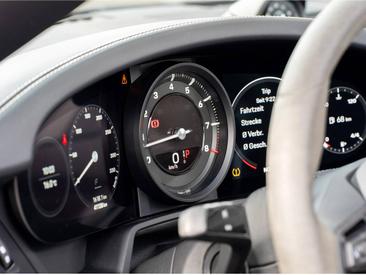 Porsche 992 I Targa 4S — photo 18
