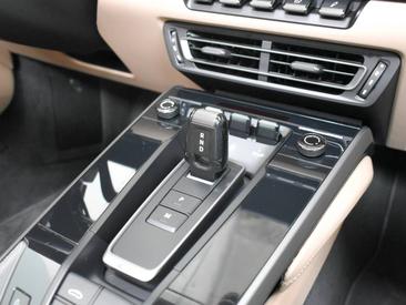 Porsche 992 I Targa 4S — photo 33