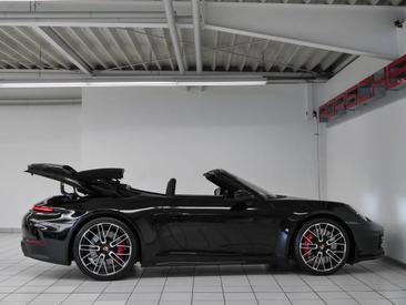 Porsche 992 II Carrera 4S Cabriolet — photo 9